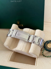 Pre-owned Rolex Datejust 41mm 126300 Rhodium Dial Oyster Strap Smooth Bezel Boxed