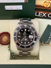 Pre-owned Rolex Submariner 16610 Pre-Ceramic Engraved Rehaut 2007 Complete Set