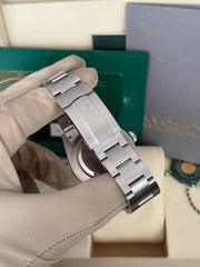 Pre-owned Rolex Oyster Perpetual 41mm Green Dial 134300 2025 Full Set Unworn