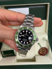 Pre-owned Rolex Submariner 16610LV Kermit Stainless Steel 2005 Box and Papers Mint Condition
