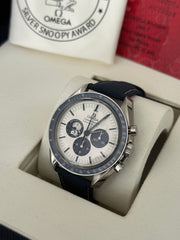 Pre-owned Omega Speedmaster Snoopy 310.32.42.50.02.001 Unworn 2026 Full Set