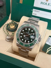 Pre-owned Rolex Submariner Hulk 40mm 116610LV 2015 Mint Condition Unpolished Complete Set UK Watch