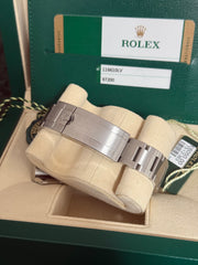 Pre-owned Rolex Submariner Hulk 40mm 116610LV 2015 Mint Condition Unpolished Complete Set UK Watch