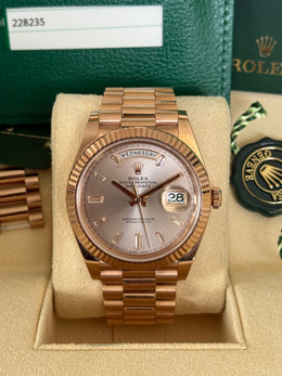 Pre-owned Rolex DayDate 40 228235 Sundust Baguette Diamond Dial